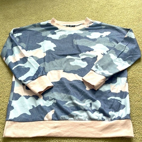 Light Pink Camo Crewneck - Picture 1 of 2